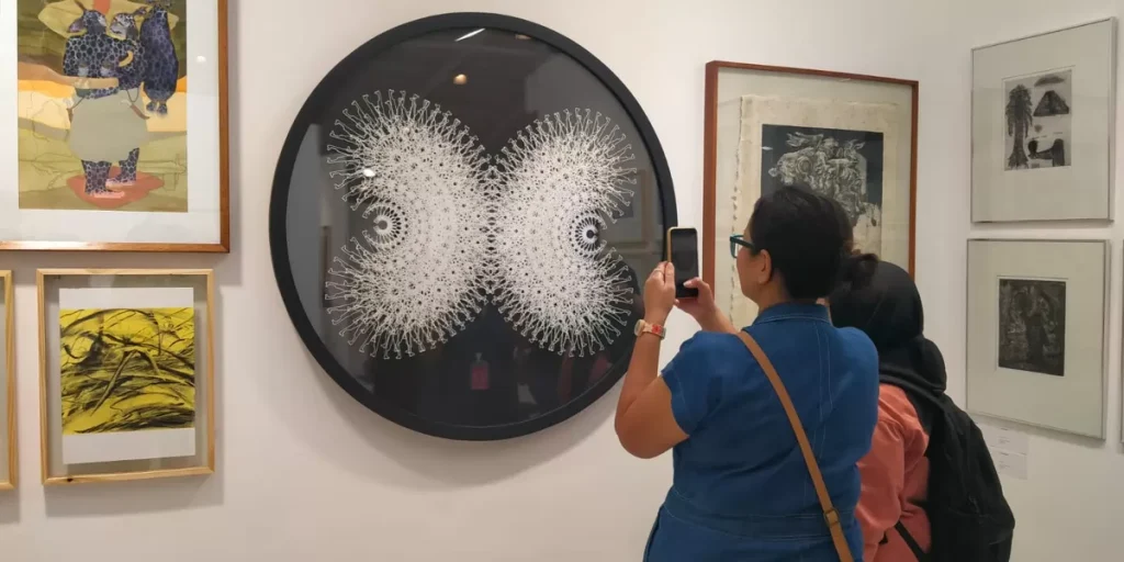 Seni yang Bisa Dihancurkan: Maret 2026, Kolektor Mulai Berburu Karya 'Self-Destructing Art' yang Justru Makin Mahal Setelah Rusak